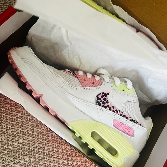 NIKE AIR MAX 90 GS - Picture 4 of 9